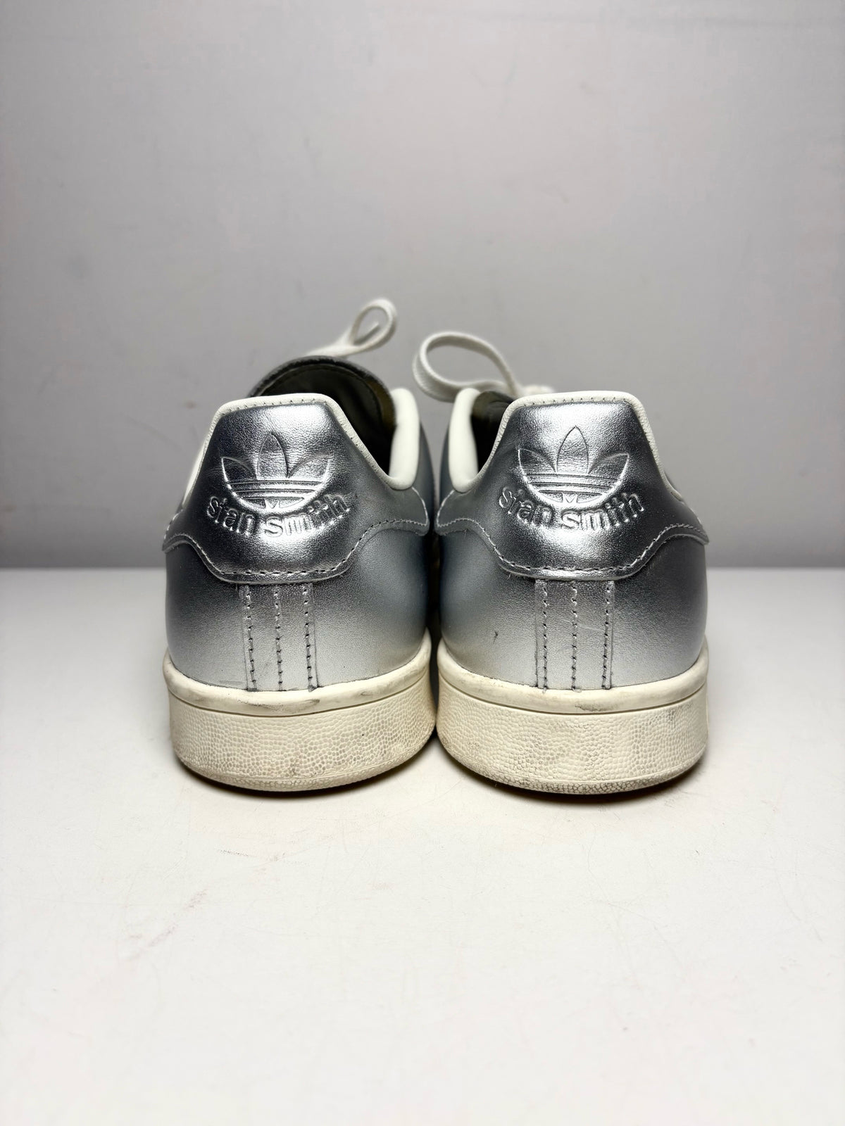 Women's Shoe Size 9 Adidas Stan Smith Metallic Silver Leather Pre-Owned Sneakers