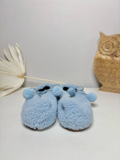 W Shoe Size 39 (8.5 US) Sleeping on Snow Powder Blue Shearling NWT Slippers