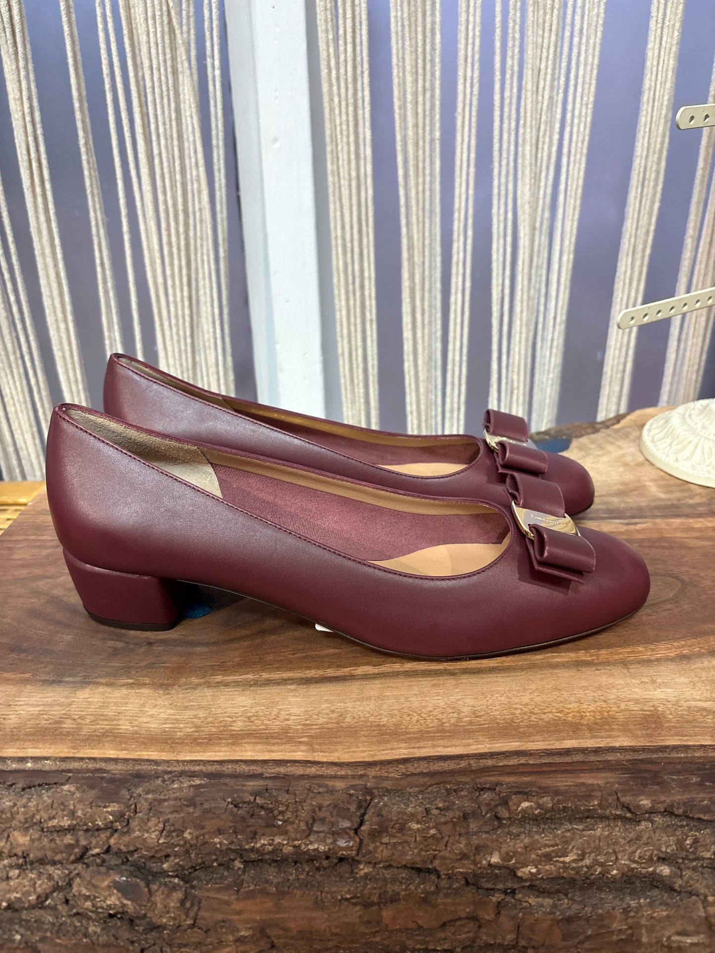 W Shoe Size 8.5 Salvatore Ferragamo Plum Leather Bow Pumps