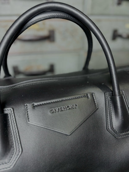 Givenchy Solid Leather Black Calfskin Antigona Large Tote