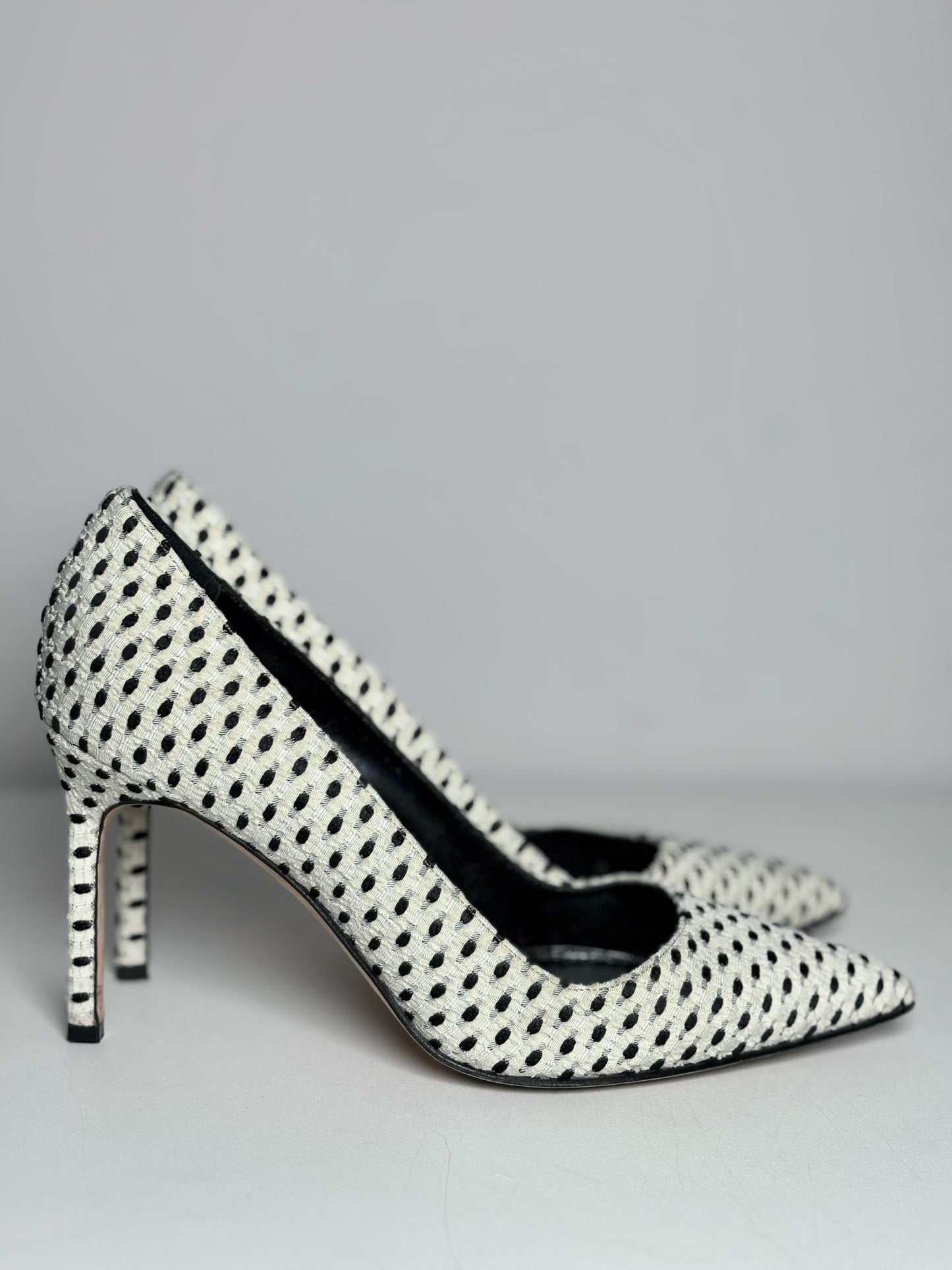 W Shoe Size 38 Manolo Blahnik Off-white, Black Dots Embroidery Pre-owned Heels