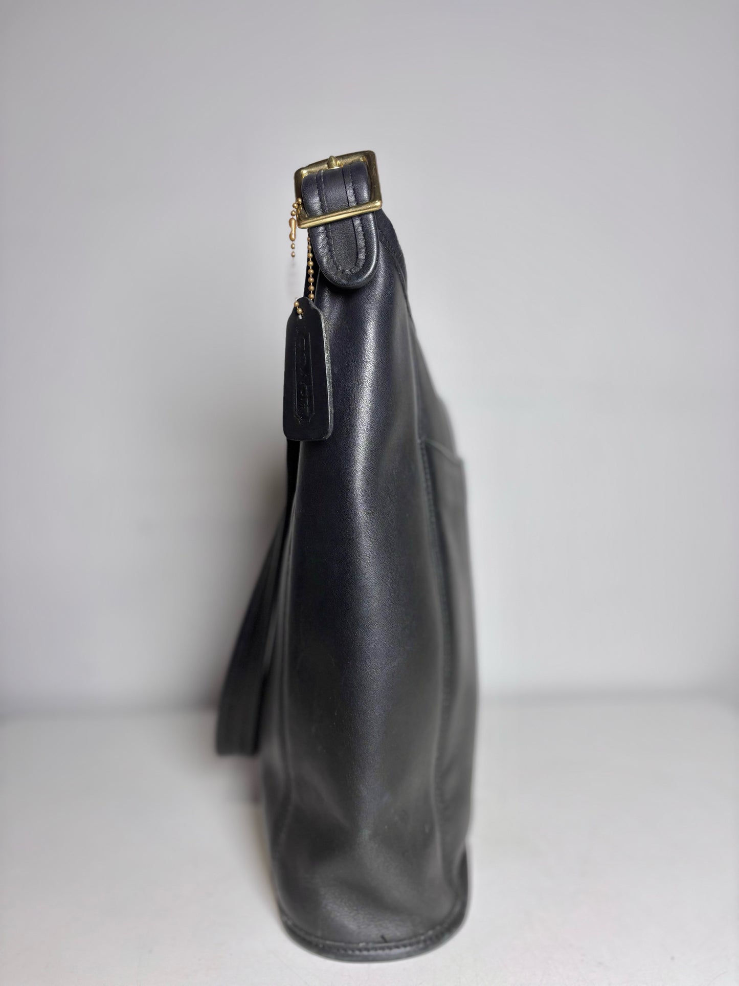 Coach Solid Vintage Leather Pre-owned Black Leather Medium Purse