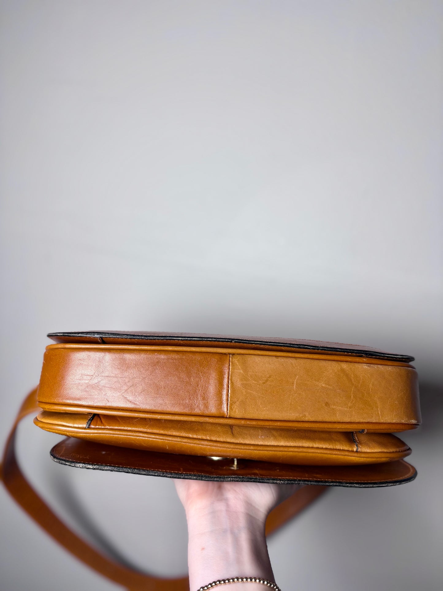 Umberto Italy Vintage Suede, Cowhide Leather Pre-owned Caramel, Beige Purse