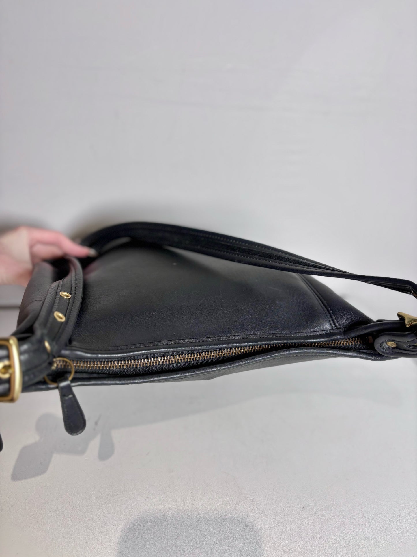 Coach Solid Vintage Leather Pre-owned Black Leather Medium Purse