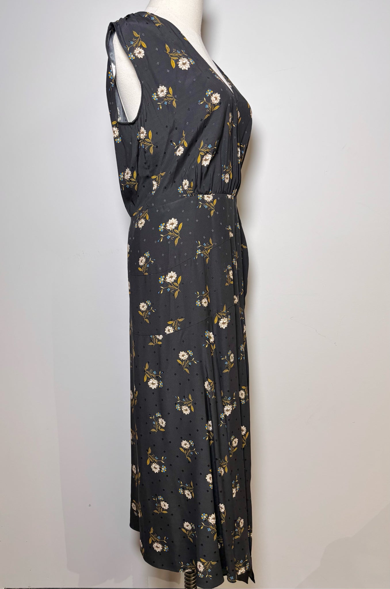 Women Size 10 Veronica Beard Black Floral Midi Silk Blend Dress