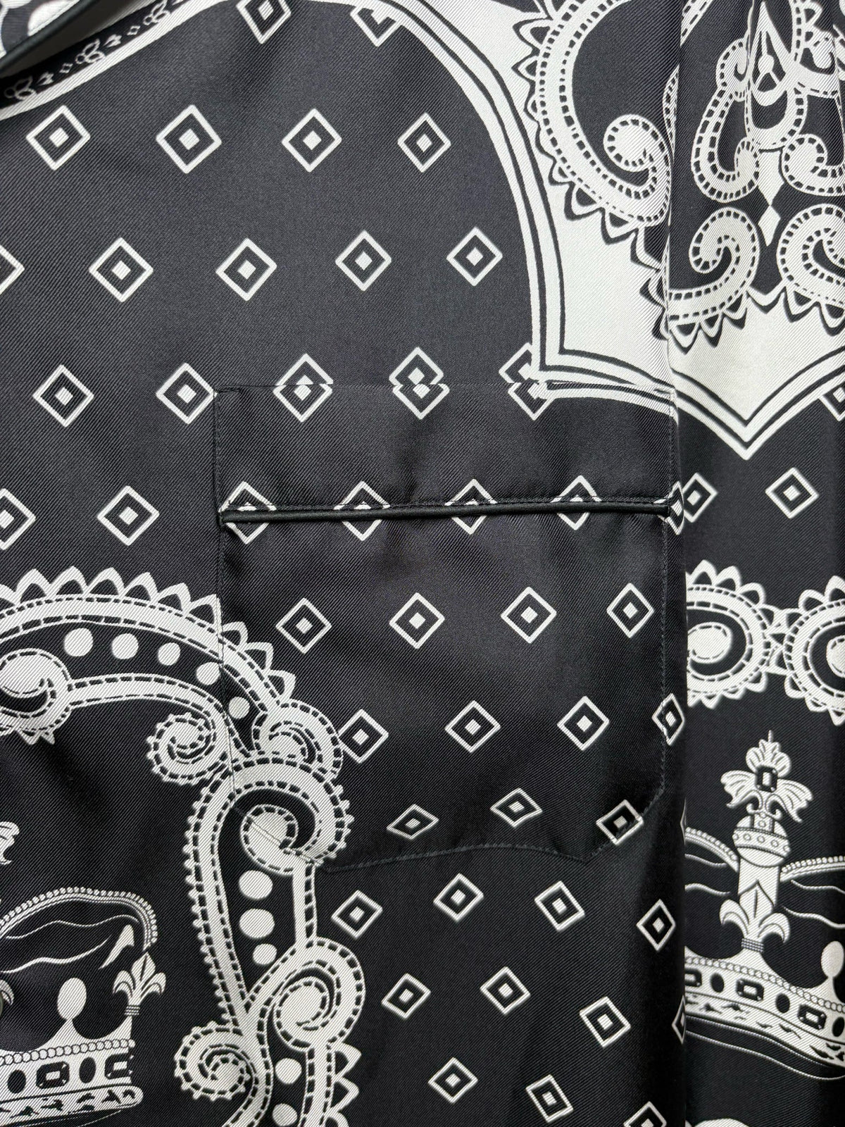Black, White Men Size 44 (US XL) Authentic Dolce & Gabbana Black & White Bandana Print Pure Silk NWT Pre-Owned Shirt