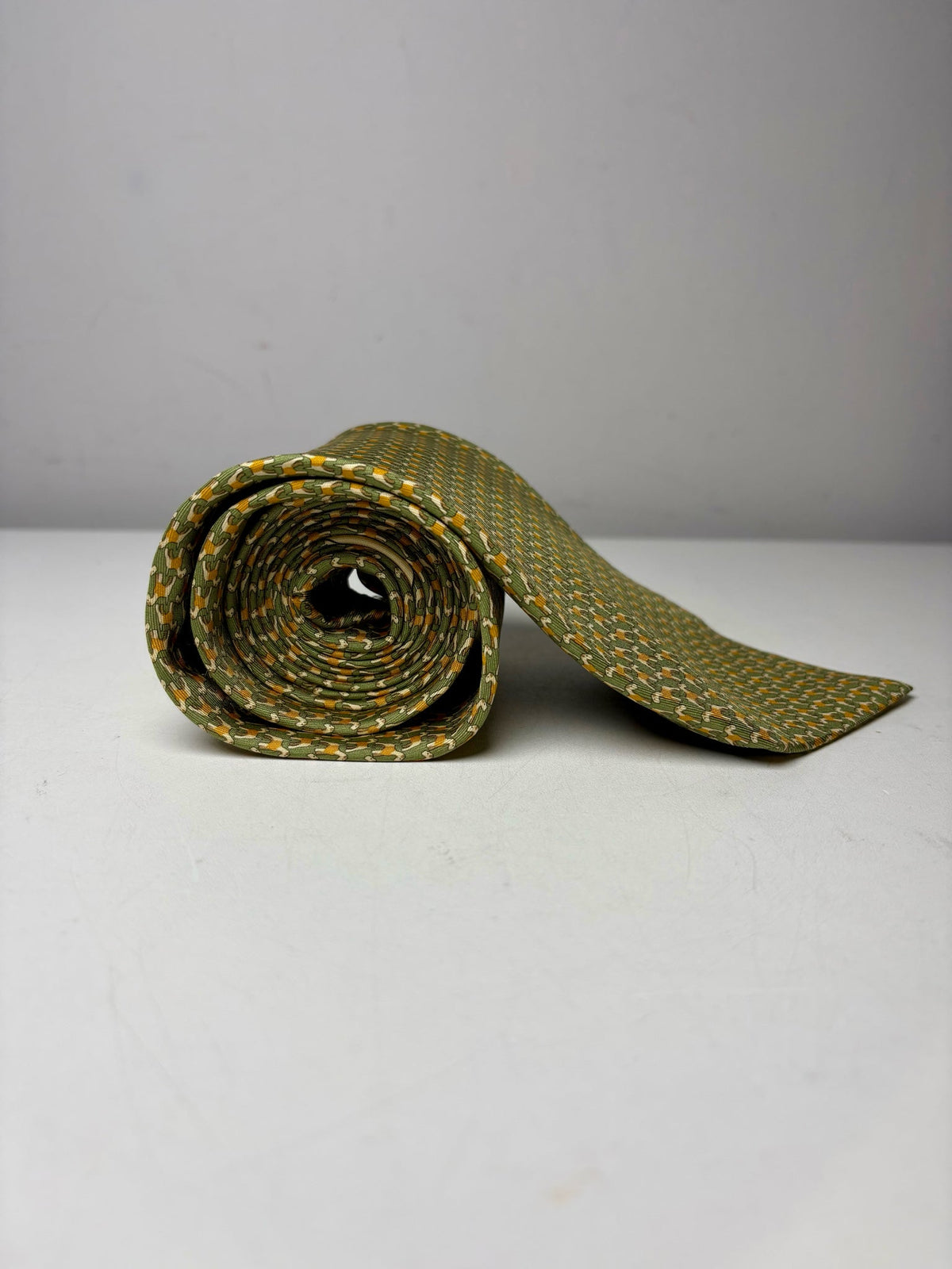 Chartreuse Men's Salvatore Ferragamo Chartreuse Terrier Dog Print Pure Silk Pre-Owned Authentic Tie