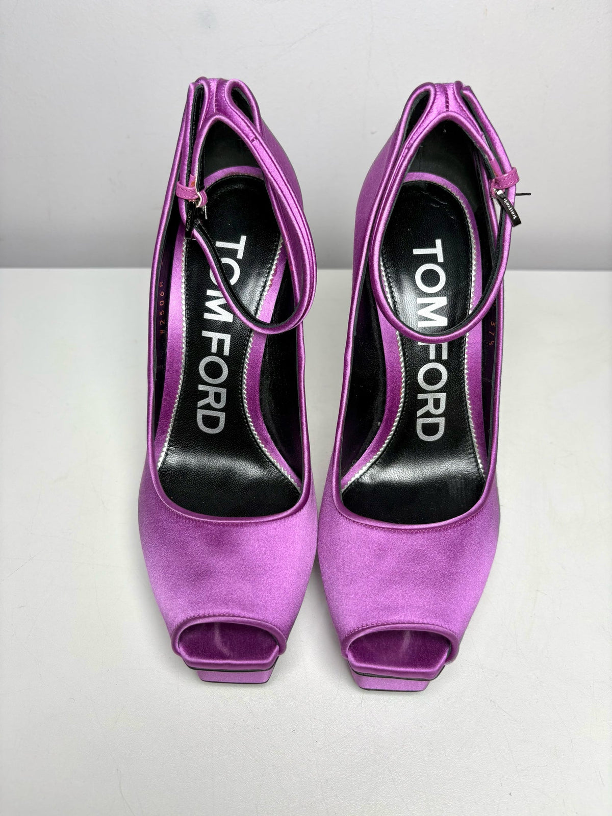 Purple W Shoe Size 37.5 (7.5) Tom Ford Purple Satin Platform Pre-owned Heels