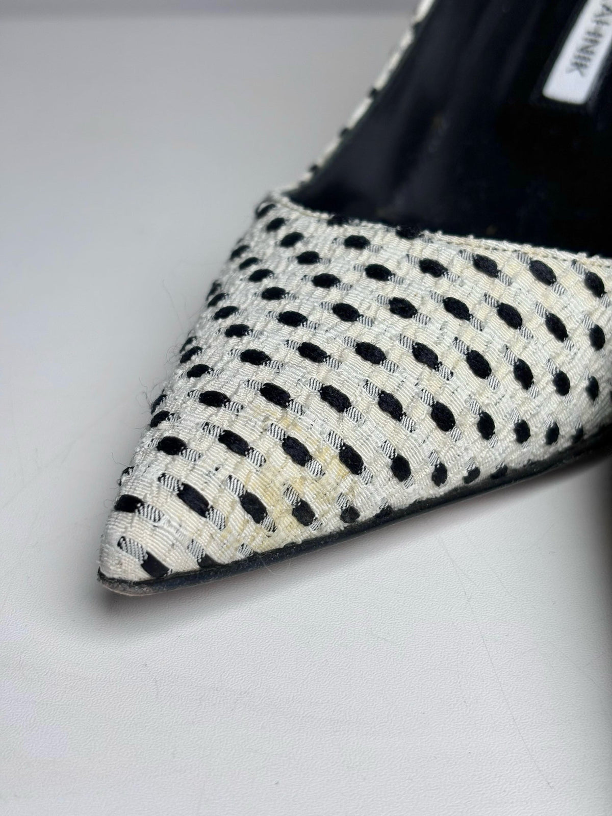 Off-white, Black W Shoe Size 38 Manolo Blahnik Off-white, Black Dots Embroidery Pre-owned Heels