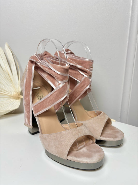 Pink W Shoe Size 39 (8.5 US) Valentino Garavani Pink Suede Women's Pre-owned Heels