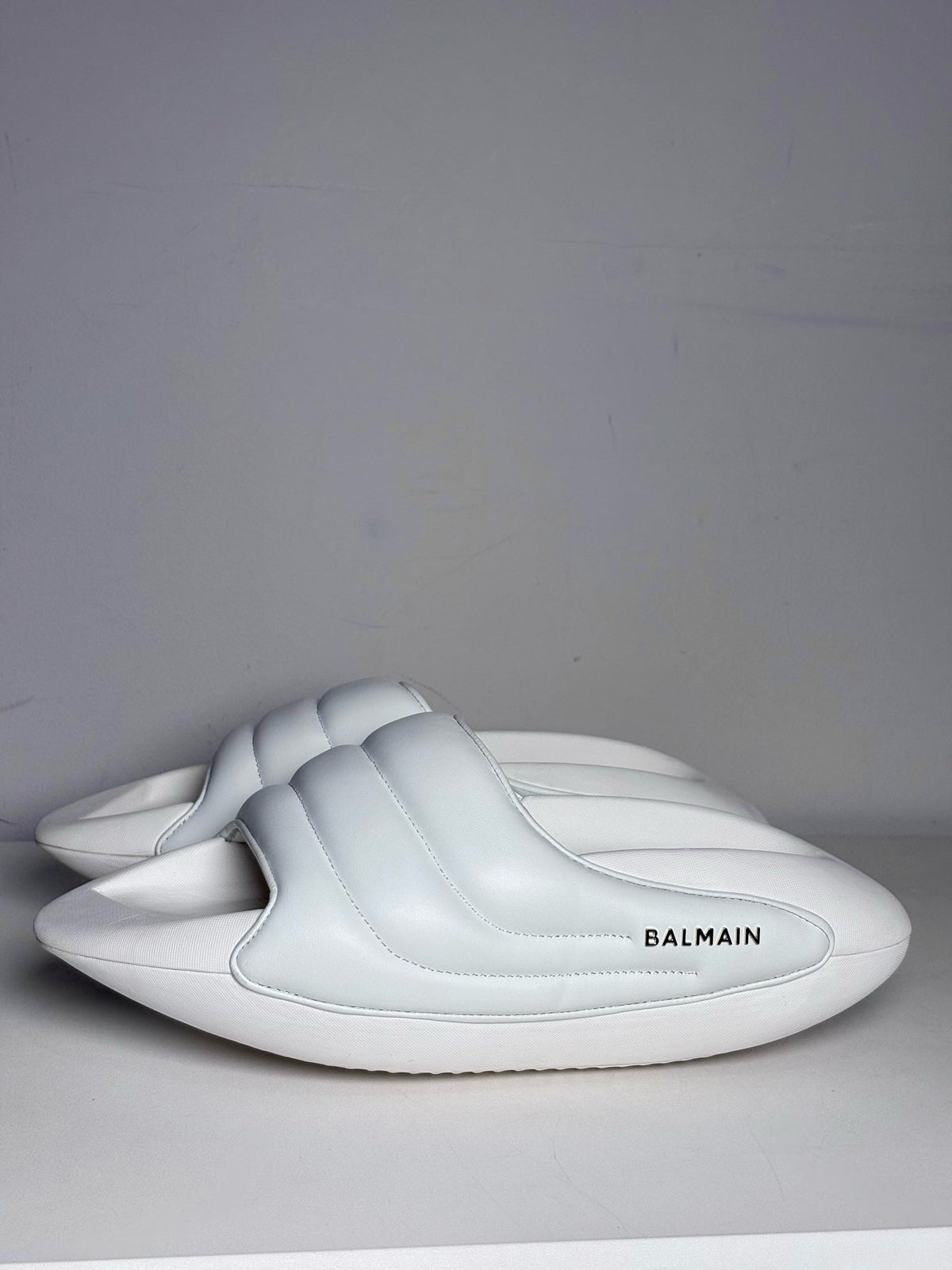 W Shoe Size 40 (10, US) Balmain White Leather, Rubber Lambskin Pre-owned Sandals - VIDA STYLE SHOP