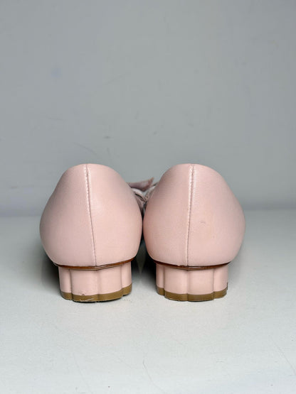 Light Pink W Shoe Size 7.5 Salvatore Ferragamo Light Pink Leather Scallop Pre-owned Pump