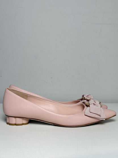 Light Pink W Shoe Size 7.5 Salvatore Ferragamo Light Pink Leather Scallop Pre-owned Pump