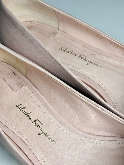 Light Pink W Shoe Size 7.5 Salvatore Ferragamo Light Pink Leather Scallop Pre-owned Pump