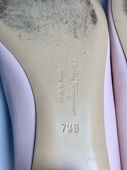 Light Pink W Shoe Size 7.5 Salvatore Ferragamo Light Pink Leather Scallop Pre-owned Pump