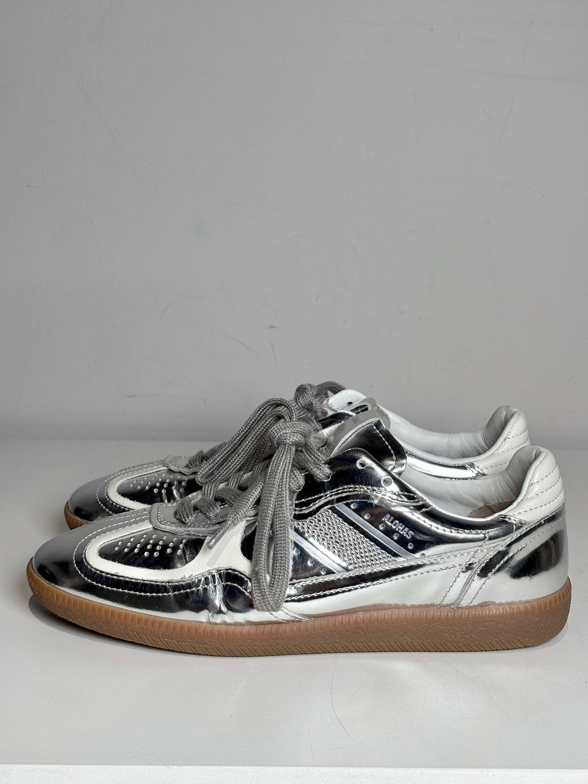 Metallic Silver W Shoe Size 7/7.5 Alohas Metallic Silver Sustainable Leather Women's Sneakers
