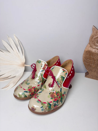 Red W Shoe Size 8.5 John Fluevog Red w/Floral Print Leather Patent Pump