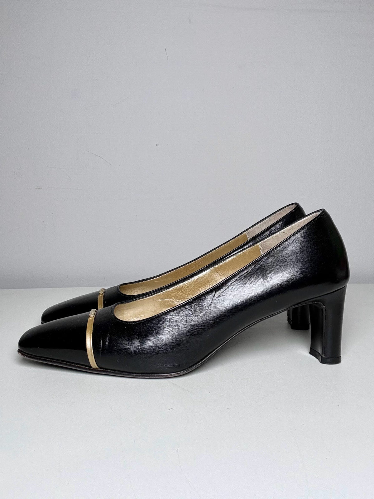 Black W Shoe Size 8.5 St. John Black Leather Heels