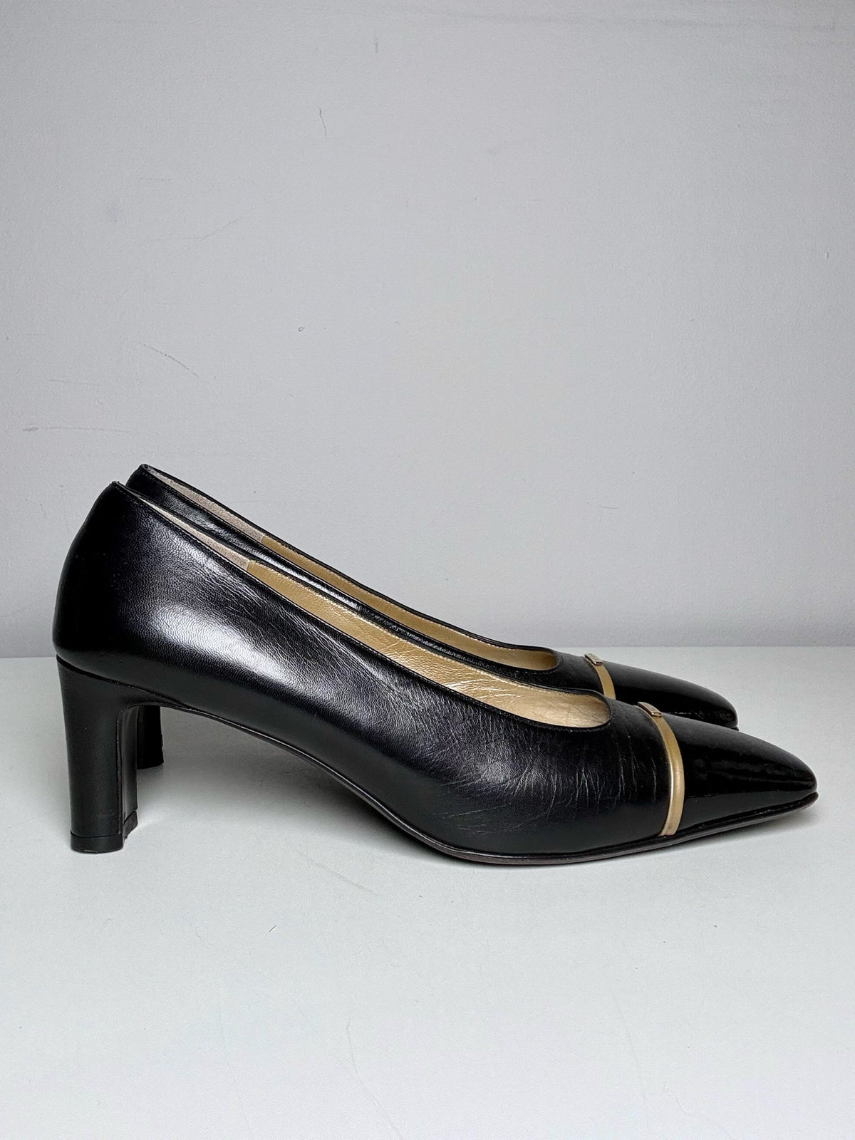 Black W Shoe Size 8.5 St. John Black Leather Heels