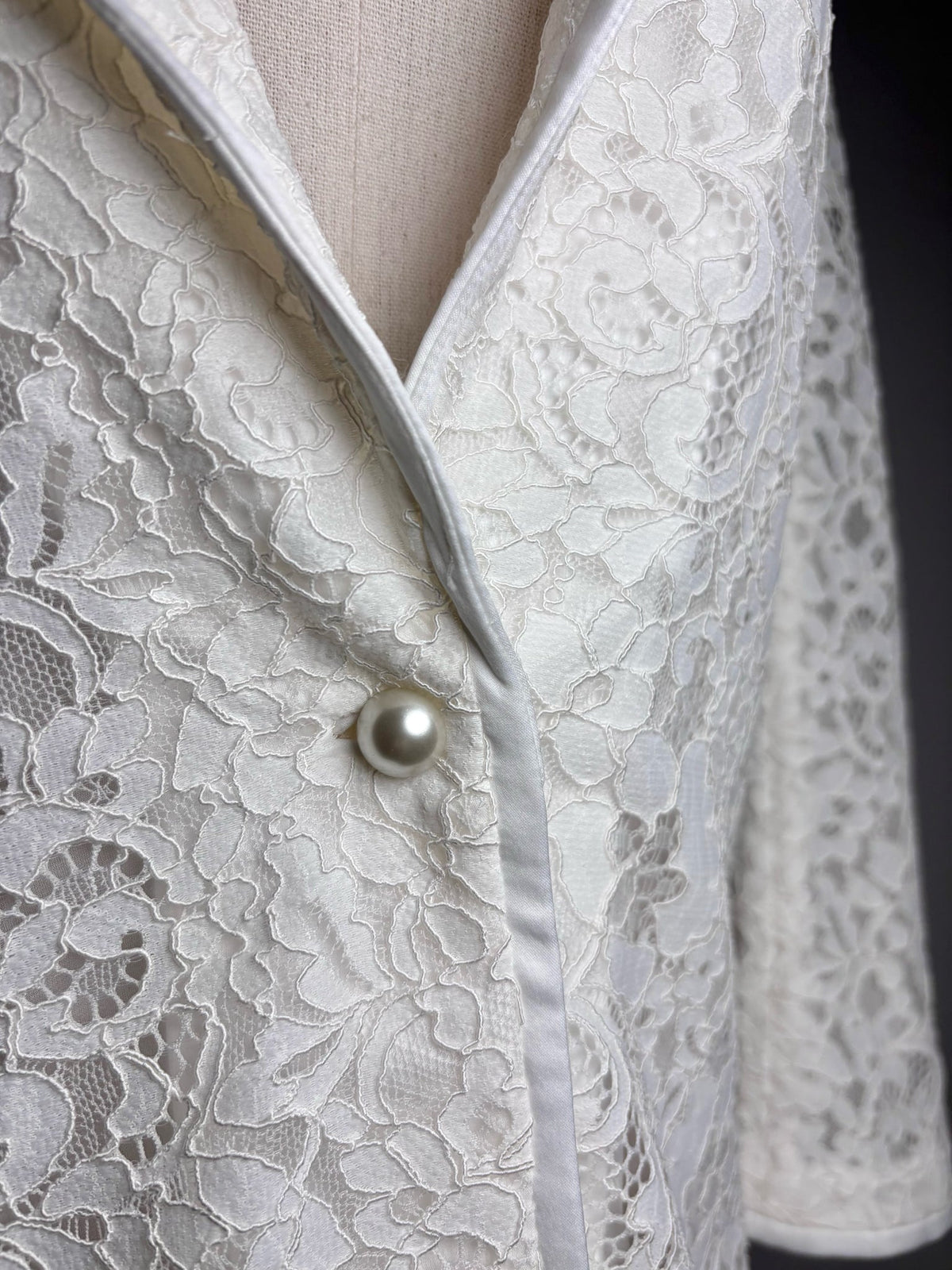 0 Women Size 0 Alice + Olivia Cream Lace Nylon Pearl Button Pre-owned Blazer