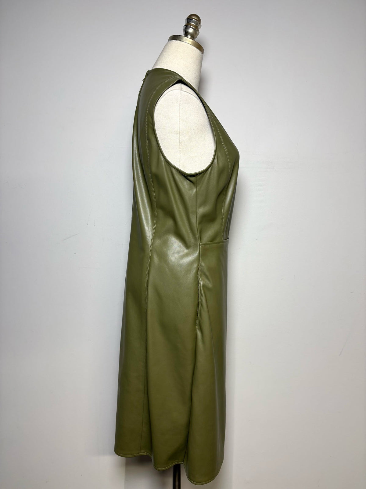 10 Women Size 10 Deveaux New York Olive Green Faux Leather Pre-Owned Midi Dress