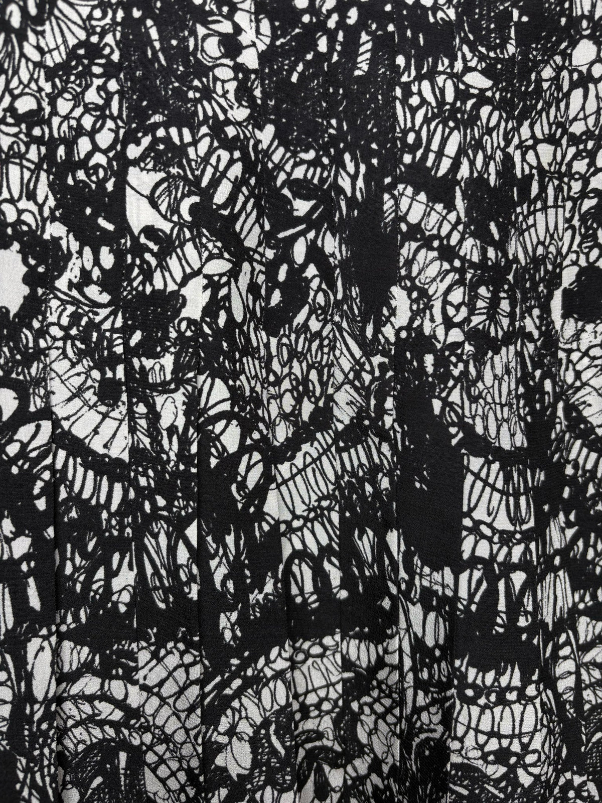 40 (0 - 4 US) Women Size 40 Authentic Prada Black & White Scribble Print Pure Silk Vintage Pre-Owned Mini Skirt