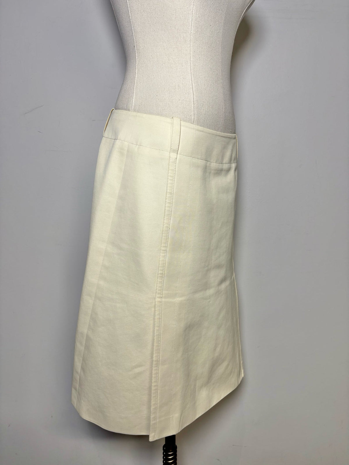 44 (10, US) Women Size 44 (10, US) Loro Piana Ivory Pure Silk Pre-owned Knee Length Skirt