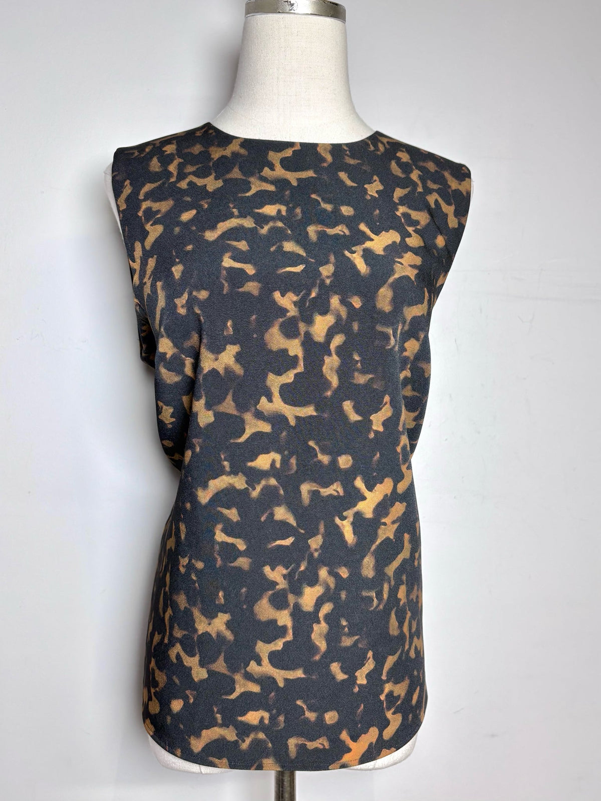 L Women Size L Theory Black, Brown Abstract Print Sleeveless Top