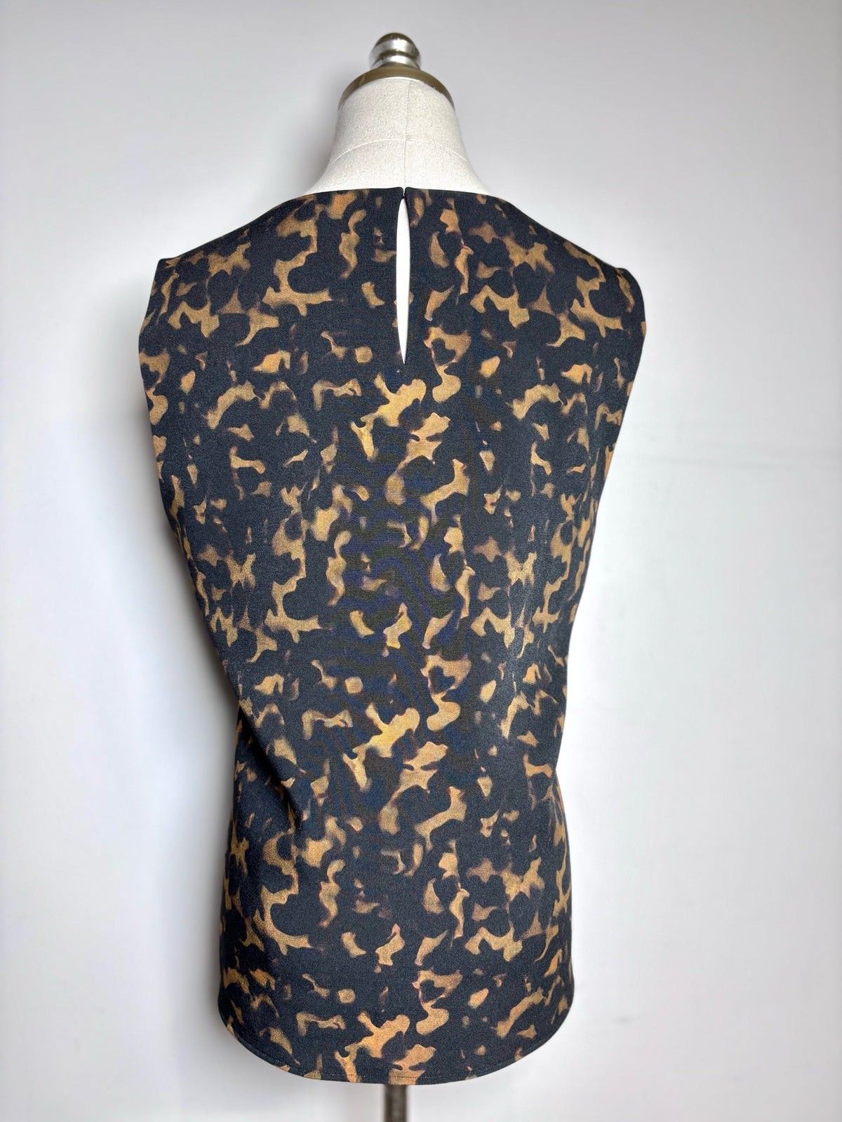 L Women Size L Theory Black, Brown Abstract Print Sleeveless Top