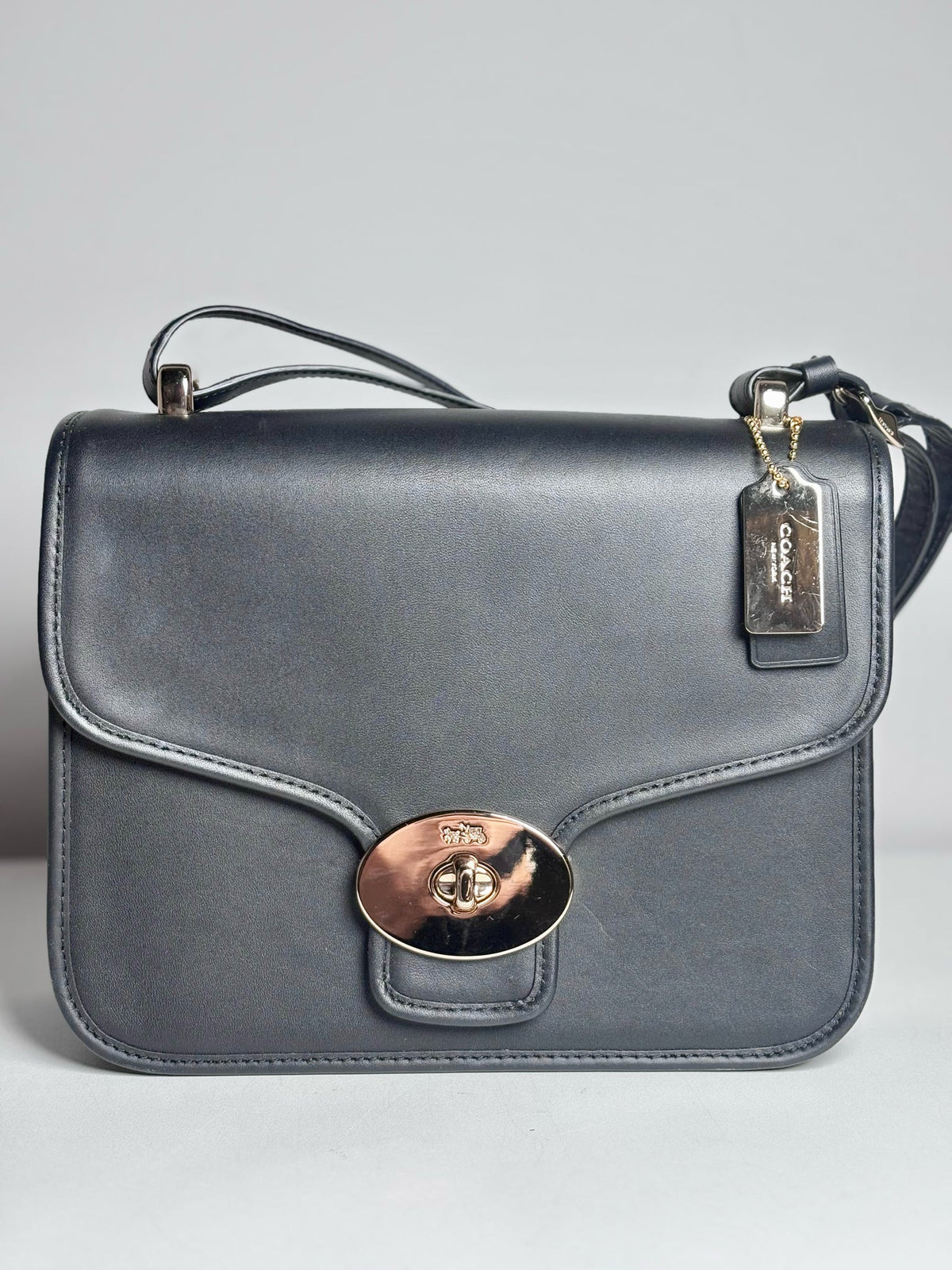 Women's Coach 2016 Page Shoulder Leather Pre-owned Black Bag