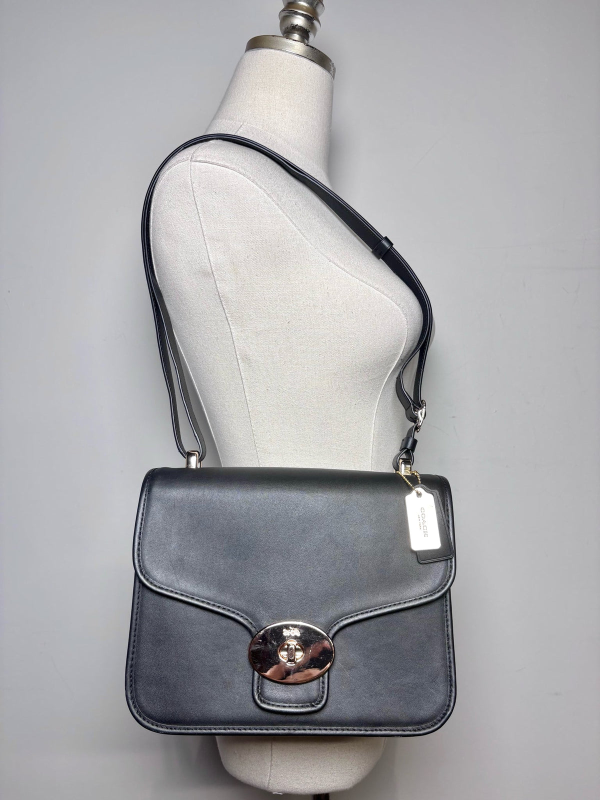 Women's Coach 2016 Page Shoulder Leather Pre-owned Black Bag