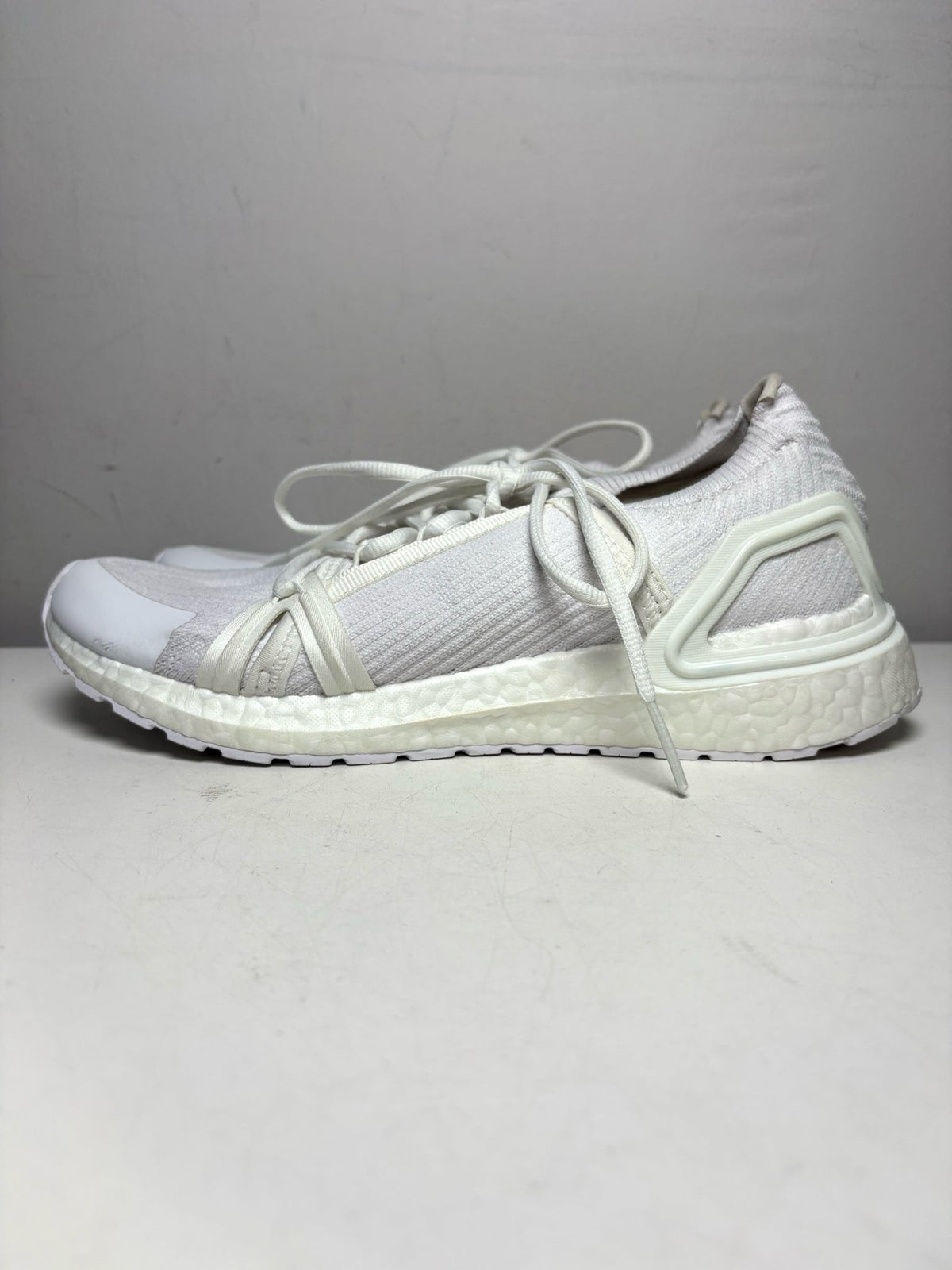 White Women's Shoe Size 9.5 Adidas x Stella McCartney Ultraboost DNA White Pre-Owned Sneakers