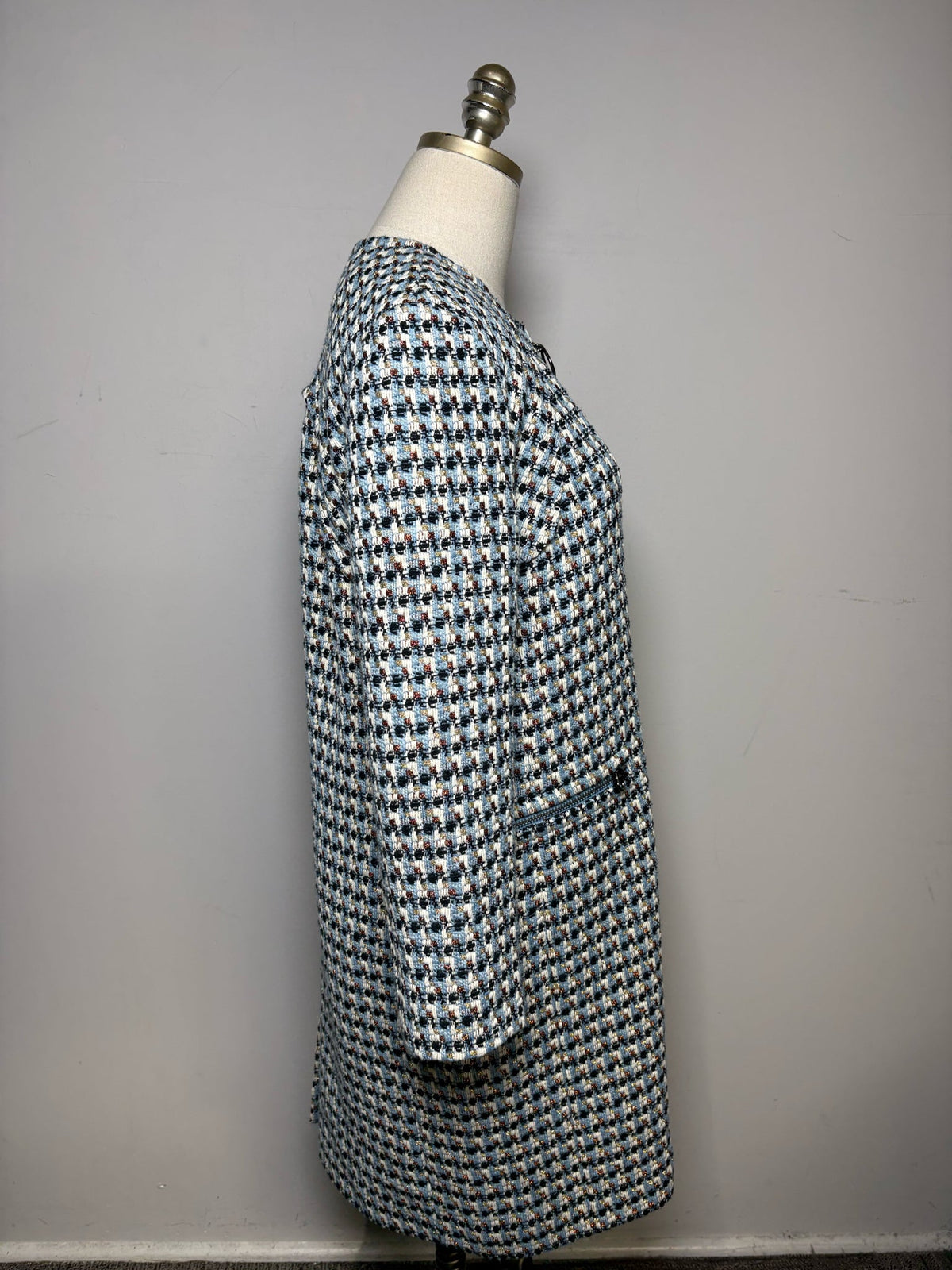 Women's Size 8 St. John Blue Metallic Italian Textured Tweed Pre-Owned Long Jacket - VIDA STYLE SHOP