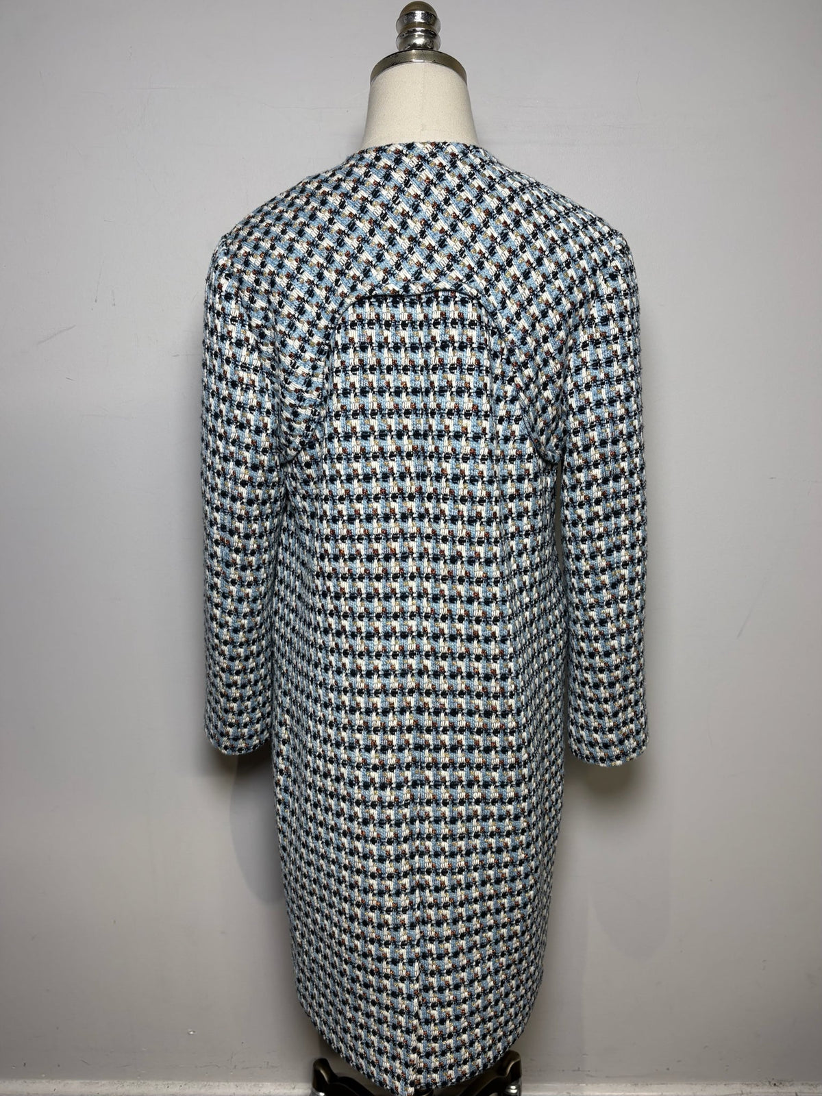 Women's Size 8 St. John Blue Metallic Italian Textured Tweed Pre-Owned Long Jacket - VIDA STYLE SHOP
