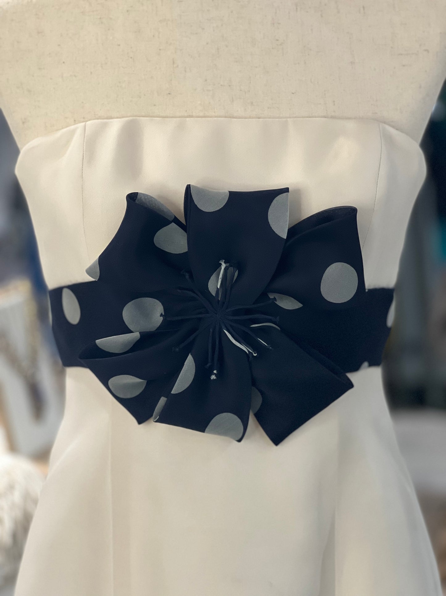 Melinda Eng Cream Bow Party Dress Size M